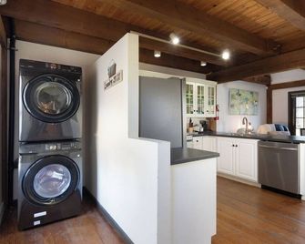 Black Bear Bungalow, Sheffield/Great Barrington/Ski Resorts - Sheffield - Kitchen