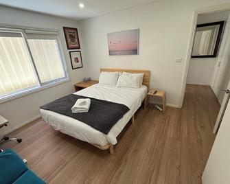 Private 1 bedroom apartment near beach and shops - Sydney - Bedroom