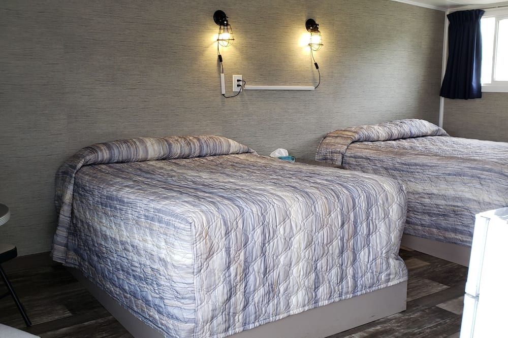 99 Mile Motel - 100 Mile House - Bedroom