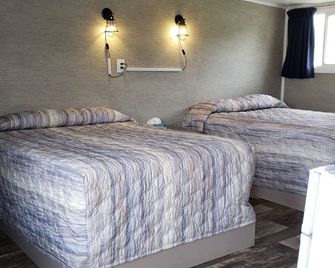 99 Mile Motel - 100 Mile House - Bedroom