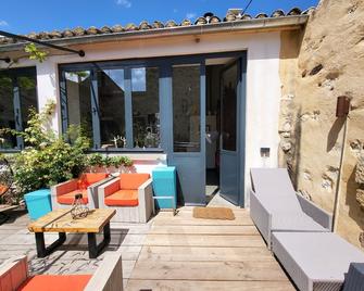 UZES / old house with character in the town renovated sleeps 22 - Pouzilhac - Patio
