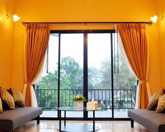 The Harmony Resort - Suan Phueng - Sala de estar