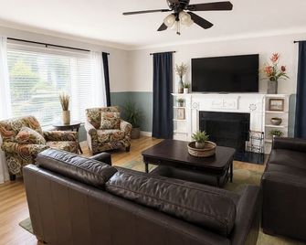 Charming 2-bedroom house in gorgeous Bountiful - Bountiful - Sala de estar