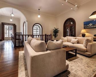 Cicioso Boutique Hotel - Evora - Oturma odası