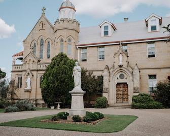 The Abbey - Warwick