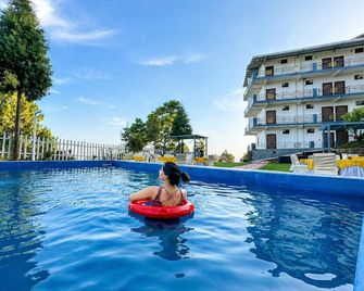 Winterline Gold Resort - Lansdowne - Piscina