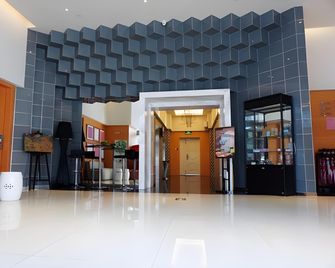 Jinjiang Inn Select Haikou Qilou Old Street Binhai Avenue - Haikou - Lobby