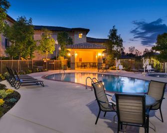 TownePlace Suites by Marriott Thousand Oaks Ventura County - Thousand Oaks - Piscina