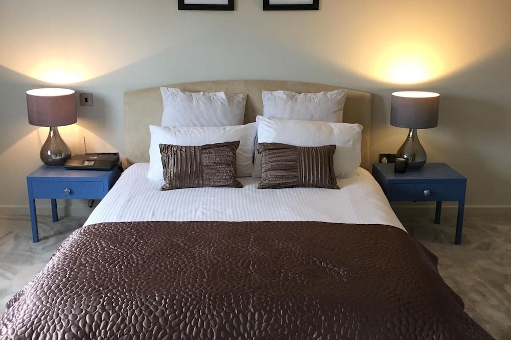 Modern 2 bedroom luxury accommodation, close to the beach - Ayr - Bedroom