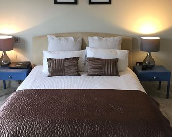 Modern 2 bedroom luxury accommodation, close to the beach - Ayr - Bedroom