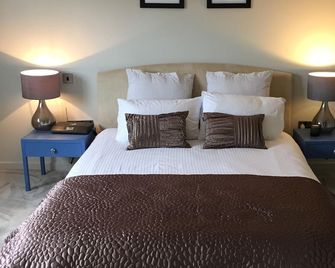 Modern 2 bedroom luxury accommodation, close to the beach - Ayr - Bedroom