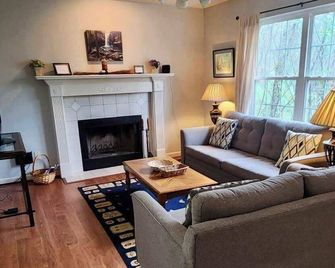 Covenant Cottage with outdoor dining - Lookout Mountain - Sala de estar