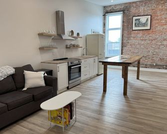 Golden Acre Suites | 3BR Downtown Loft w/ Exposed Brick & Urban Charm - Blenheim - Living room