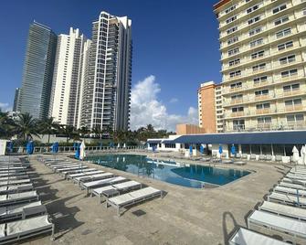 Beachfront condo in Miami! - Sunny Isles Beach - Pool