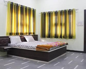 Kalpshil hotel - Ashta - Bedroom