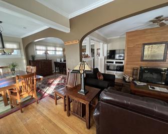 Historic home one block from Main Street Breckenridge - Breckenridge - Living room
