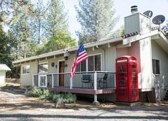 Lovely Mountain Lake Chalet by Yosemite: Equipped! - Groveland - Building