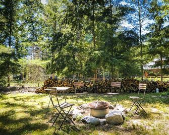 5 Minutes to Lake Michigan - Old Channel Trail Cottage - Montague - Patio