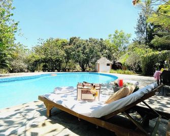 The Hideaway Hosur by evaddo stays - Hosūr - Pool