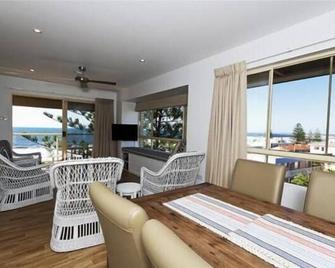 Great views, fast WiFi - Kings Beach - Living room