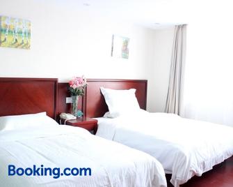 Greentree Inn Xingtai Railway Station Business Hotel - Xingtai - Slaapkamer