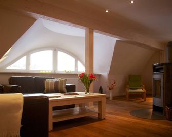 Am Trommelplatz - Ferienwohnung 4 - Wieck am Darß - Wohnzimmer