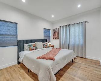 Luxe Townhome | Newly-Built - Van Nuys - Schlafzimmer