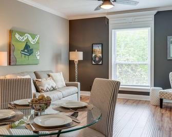 Music Row Condo in Spence Manor/Guitar Shaped Pool - Nashville - Salle à manger
