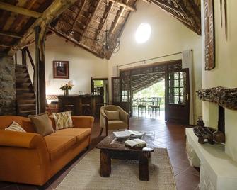 Rivertrees Country Inn - Arusha - Living room