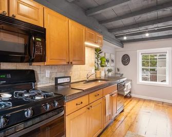 1710 Historic 2br |downtown Salem Retreat|parking - Salem - Kitchen