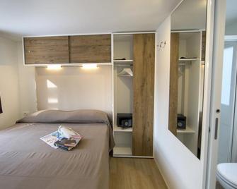 Camping Bergamini - Peschiera del Garda - Bedroom