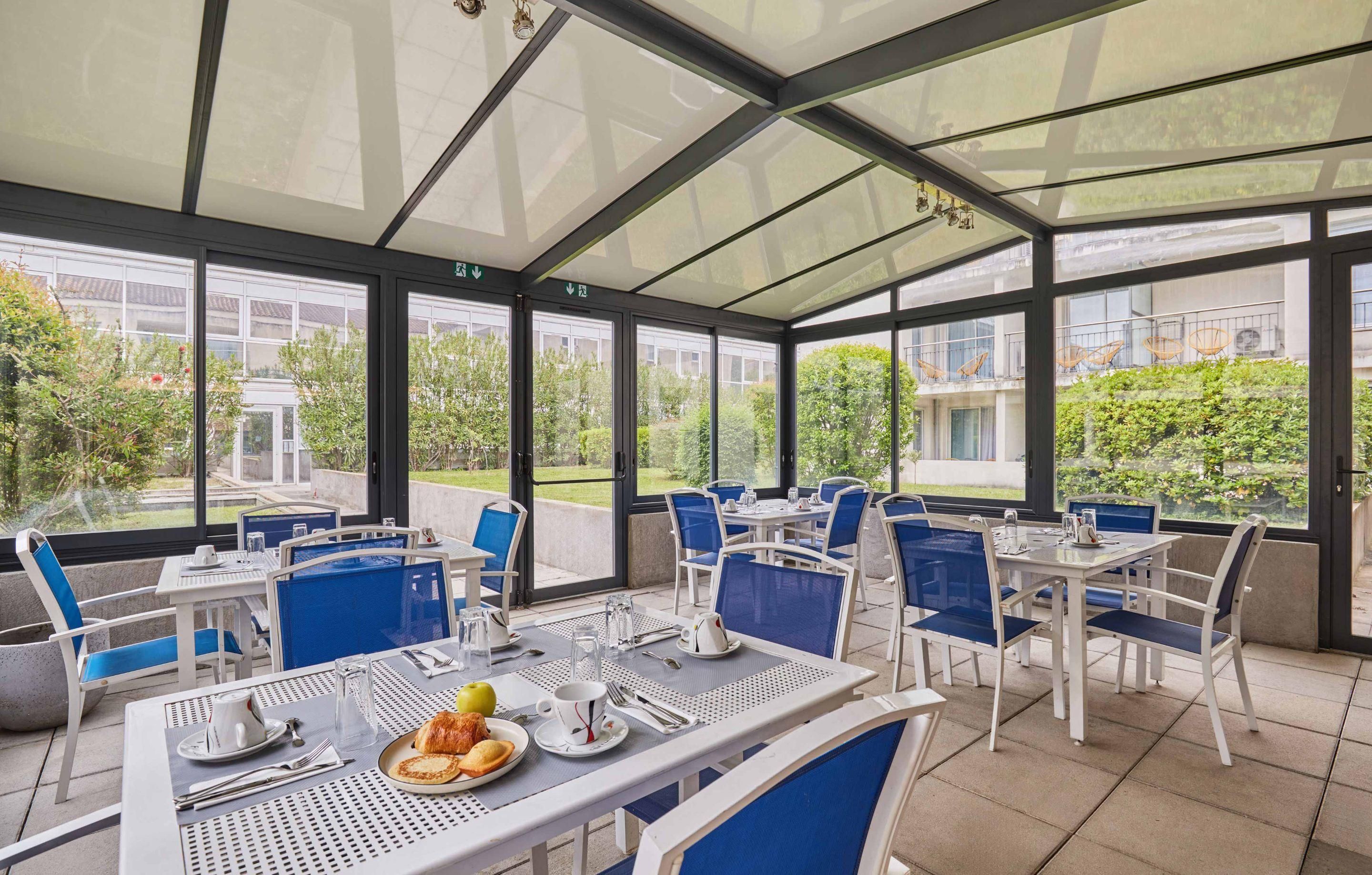 أبارت هوتل أوداليز سيتي إي أون بروفينس لو كلو دو لا تشارتريوس - ايكس-أن-بروفانس - مطعم