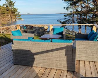 Pleasant Harbour Oceanfront Hottub And Kayaks - Tangier - Balcón