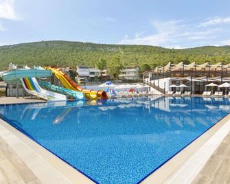 Ramada Resort by Wyndham Akbuk - Didim - Pool