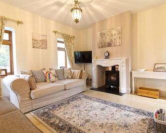 East Lodge - Haywards Heath - Living room