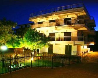 Salonikiou Beach Apartments - Salonikiou - Edificio