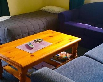 Bay Road Motels - Haast - Living room