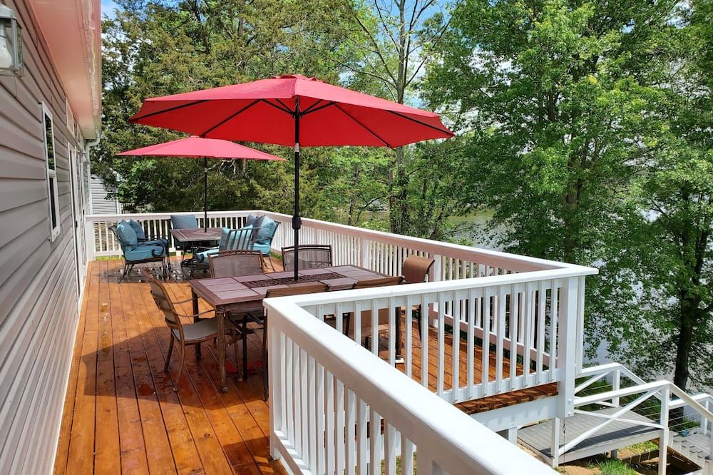 Lake Anna Waterfront - Sleeps 21 - Dock for 3 Boats - Orange - Balcón