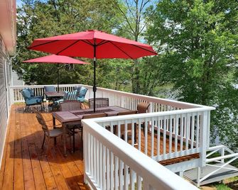 Farmers' Landing - Secluded Private Waterfront Home At Lake Anna In Quiet Cove. - Orange - Balcón