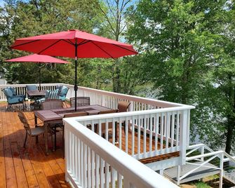 Lake Anna Waterfront - Sleeps 21 - Dock for 3 Boats - Orange - Balcón