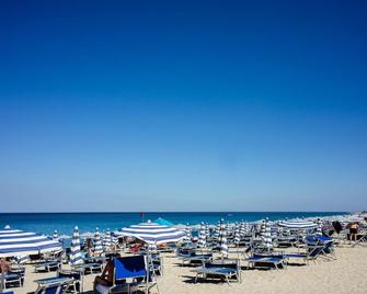 Sea View Apartment a few Meters From the Beach - Marina di Mandatoriccio - Spiaggia
