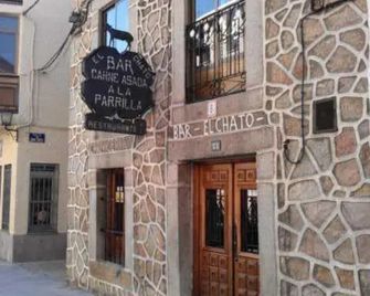 Hostal Hotel El Chato - Barraco - Edificio