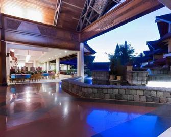 Pusako Hotel Bukittinggi - Bukittinggi - Pool
