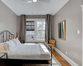 Stylish Vintage Apartment in Midtown Close to All! - ممفيس (تنيسي) - غرفة نوم
