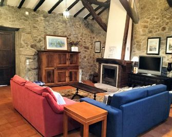 T2 with shared pool and covered terrace - Braga - Wohnzimmer