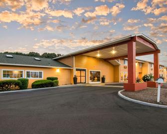 Quality Inn and Suites Albany Corvallis - Albany - Edifício