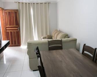 Stay with us, peaceful, safe, family environment and bring your family. - غواراتوبا - غرفة طعام