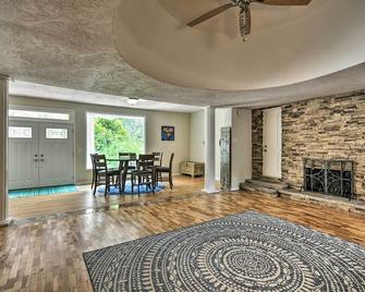 Charming Kelso Home w/ Proximity to Cowlitz River! - Kelso - Dining room