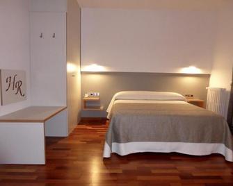 Hotel Robert - La Pobla de Claramunt - Bedroom