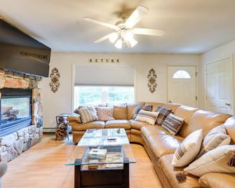 Cozy Campton Home 10 Mi to Tenney Mountain Resort - Campton - Sala de estar